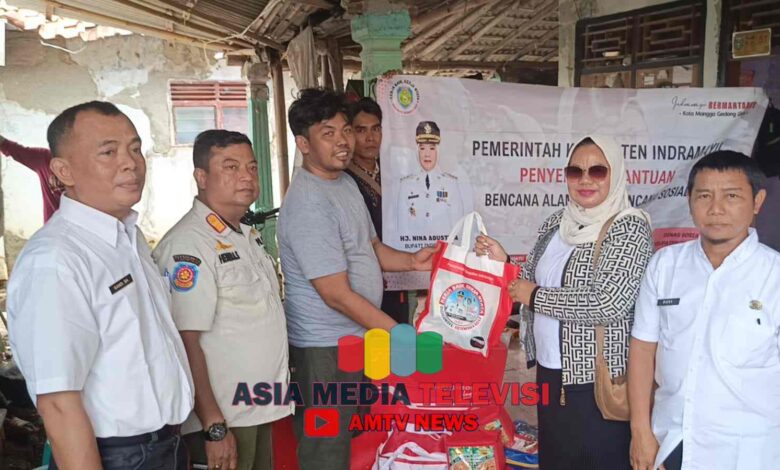 Pemdes Santing Salurkan Bantuan Logistik Dari Tagana Perwakilan Dinsos Indramayu Untuk Korban Rumah Roboh