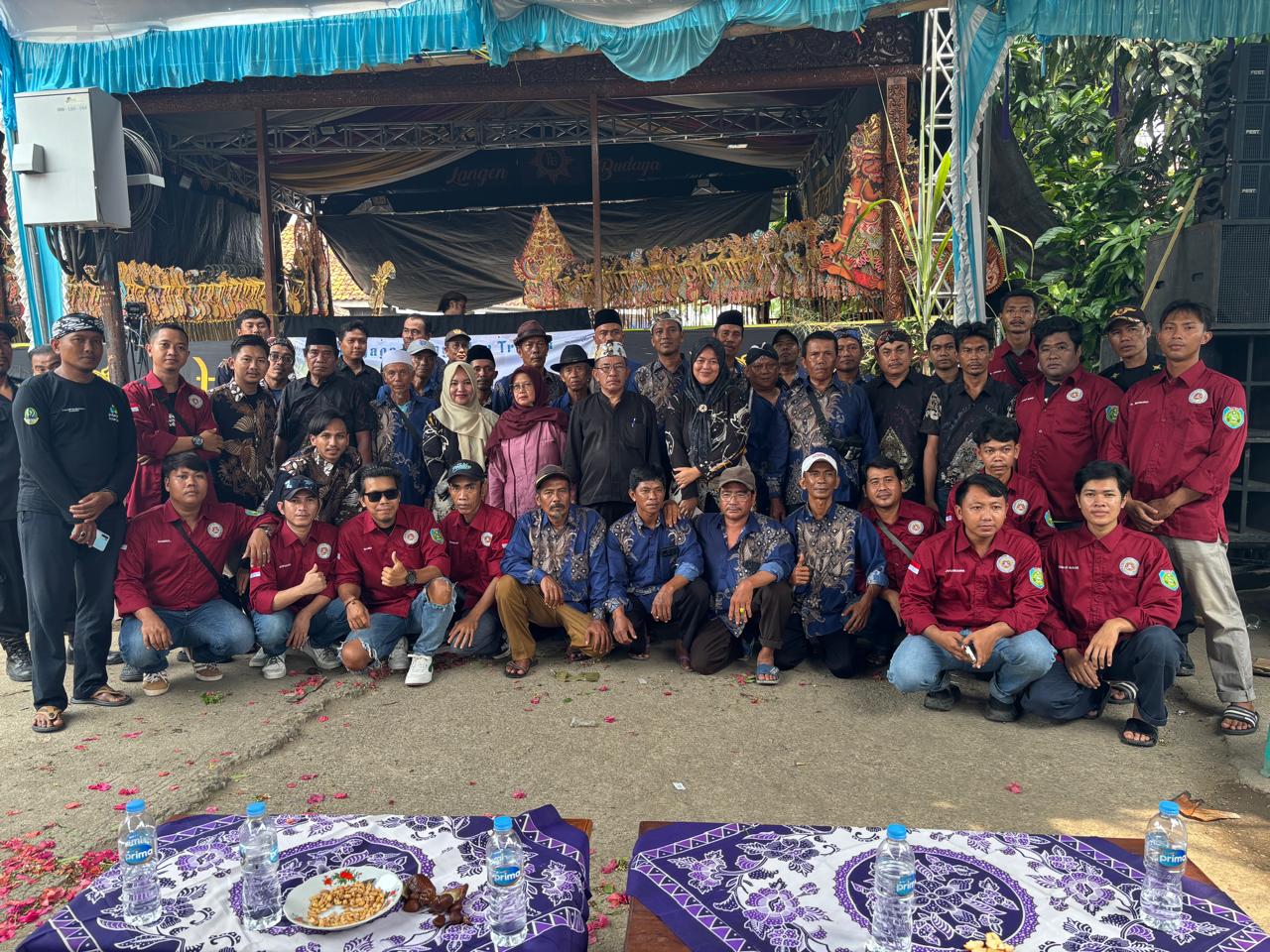 Dokumentasi Melaksanakan Tradisi Adat Desa Mapag Sri Tahun 2026 , Bertempat Halaman BalaiDesa Santing